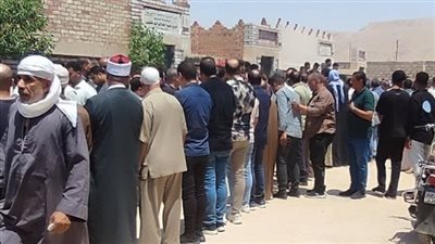 تشييع جثمان أحد ضحايا شاطئ أبو تلات بالإسكندرية بمسقط رأسه في أخميم بسوهاج