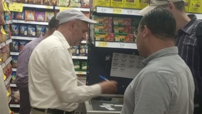 استمرار الحملات المشتركة للتفتيش على المنشآت وضبط المخالفات وحماية حقوق العمال بأسيوط 