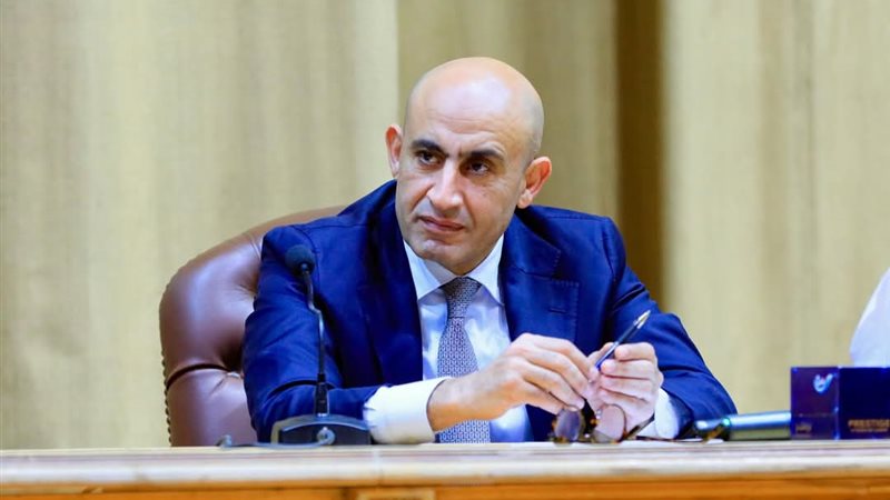 الوزير محمد عبد اللطيف