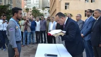 رئيس جامعة الإسكندرية يتابع انتظام الدراسة في أول أيام العام الجامعي الجديد