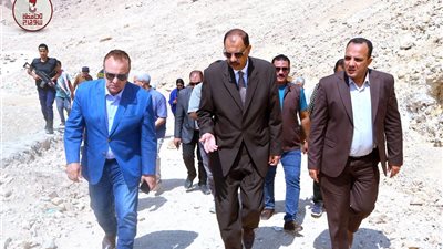 محافظ سوهاج يتفقد مخرات السيول بحي الكوثر وأخميم وساقلتة ويشدد على جاهزيتها استعدادا للشتاء