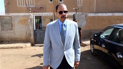 الزبالة في كل مكان.. محافظ سوهاج يحيل مسئول النظافة بقرية أبار الوقف للتحقيق