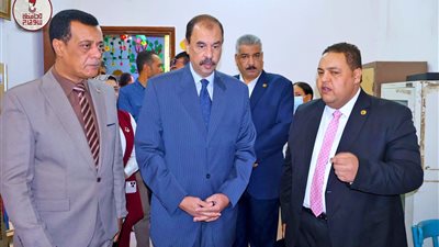 محافظ سوهاج يتفقد فعاليات مبادرة الكشف عن أمراض سوء التغذية لطلاب المدارس