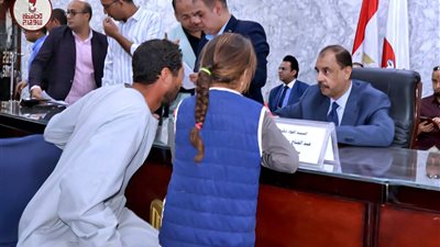 محافظ سوهاج يعقد اللقاء الجماهيري الأسبوعي للاستماع إلى شكاوى وطلبات المواطنين