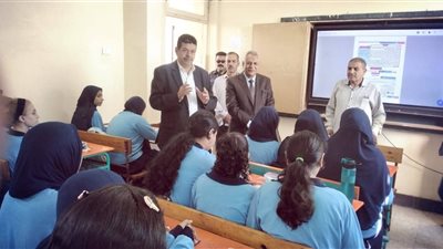 مدير التعليم العام بسوهاج يتابع انتظام العملية التعليمية بعدد من مدارس إدارة طهطا التعليمية