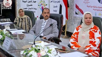 محافظ سوهاج يشهد ورشة عمل تعزيز الوعى لذوى الإعاقة ويسلم 25 عقد عمل