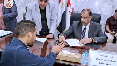 محافظ سوهاج يعقد اللقاء الجماهيري الأسبوعي للاستماع إلى شكاوى وطلبات المواطنين