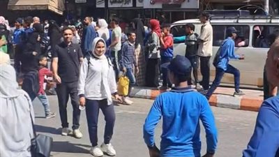 بعد مطاردة مثيرة في الشوارع.. أهالي نجع حمادي يضبطون لصًا مسلحًا حاول سرقة محل ذهب