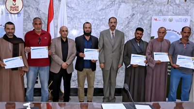 محافظ سوهاج يشهد احتفالية تخريج مدارس المزارعين الحقلية ضمن مشروع تحديث تقنيات الري