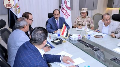 غرفة العمليات الرئيسية بسوهاج تتابع سير انتخابات مجلس النواب