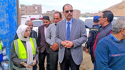 محافظ سوهاج يتفقد مستوى الخدمات المقدمة للمواطنين بقرية بناويط في المراغة ويوجه بتحسين مستوى النظافة