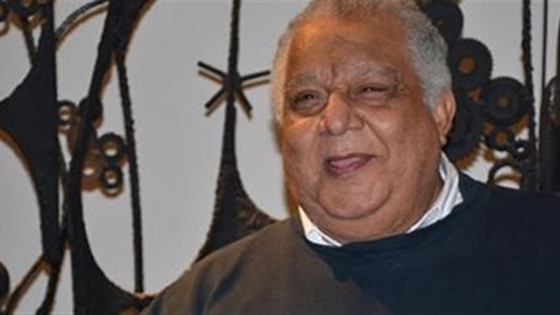 الكاتب الروائي مصطفى