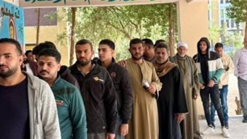 توافد المواطنين في