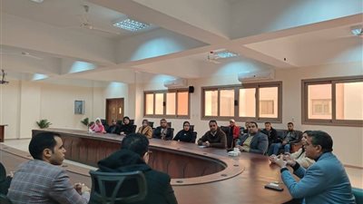 متابعة تنظيم الامتحانات من خلال اجتماع موسع للجهاز الإداري بجامعة سوهاج الأهلية 