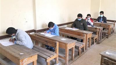 انتظام سير امتحانات الفصل الدراسي الأول للشهادة الإعدادية بالغربية