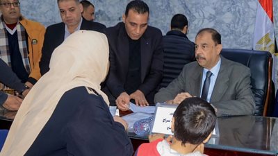 محافظ سوهاج يستمع لشكاوى وطلبات المواطنين خلال اللقاء الجماهيري الأسبوعي 