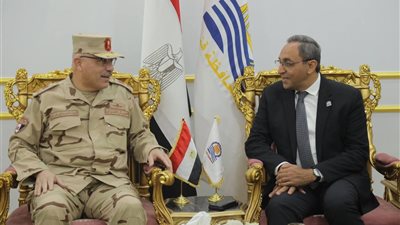 محافظ قنا يستقبل مدير جمعية المحاربين القدماء ويؤكد: أبطالنا نموذج في التضحية والفداء