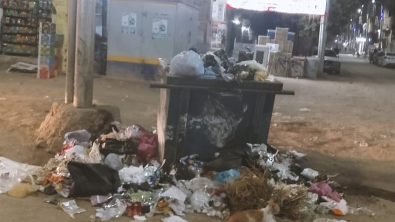 تلال القمامة بشوارع