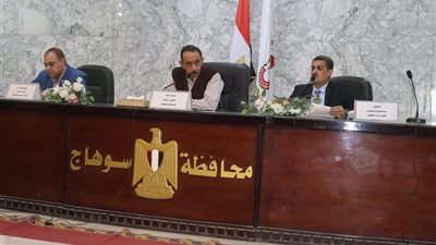 محافظ سوهاج يبحث مع أصحاب مستودعات البوتاجاز لبحث آليات التوزيع