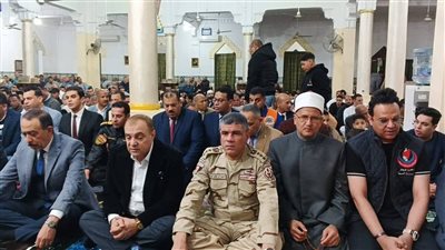 بحضور المحافظ.. مدير أوقاف سوهاج يؤدي صلاة العيد بمسجد الشرطة