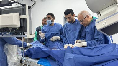 قسطرة قلبية عاجلة لفلسـطيني يعاني من ذبحة صدرية حادة بمستشفى سوهاج الجامعي 