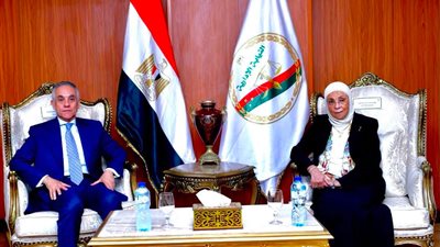 وزير العدل يهنئ رئيسة هيئة النيابة الإدارية بمناسبة توليها منصبها الجديد