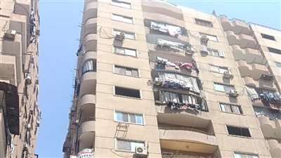 حملة مكبرة بحي الهرم لإزالة طابق مخالف وملاحقة التعديات على البناء بالجيزة