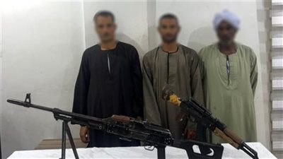 صور عمرها 13 عاما تكشف حكاية أسلحة نارية في قنا، الأمن يفك لغز الواقعة