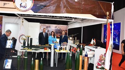 وزير الدولة للإنتاج الحربي يستقبل ممثلي عدد من الشركات بجناح الوزارة بمعرض الدفاع الأول بالبوسنة والهرسك
