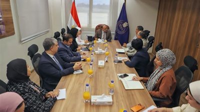 رئيس هيئة الدواء المصرية يبحث مع «مينا فارم» توطين صناعة اللقاحات وتعزيز التصنيع المحلي