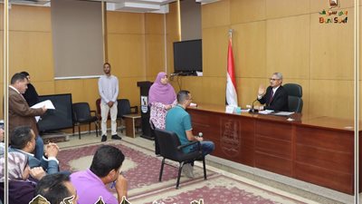 محافظ بني سويف يواصل لقاءاته بالمواطنين لبحث مشاكلهم ومطالبهم واحتياجاتهم