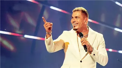 عمرو دياب يمنع لجين خليفة من الرقص في حفله بالأهرامات: «عملولك مشكلة المرة اللي فاتت»