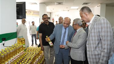 محافظ بني سويف يتفقد المجمعات الاستهلاكية التابعة لوزارة التموين ويتابع انخفاض أسعار عدد من السلع الأساسية