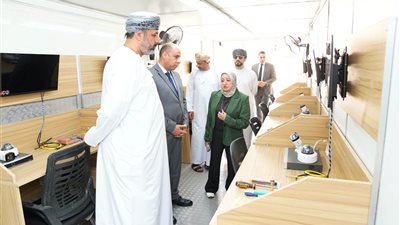 وزير العمل يستعرض أمام نظيره العُماني تجربة مصر في 