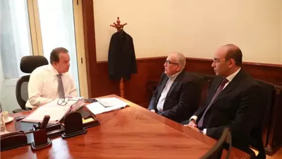 وزير الصحة يوجه الشكر لرئيس التأمين الصحي السابق ويبحث خطة العمل المستقبلية