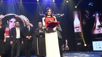 درة تحصد جائزة مهرجان «جيلنا» تقديرًا لمسيرتها وأعمالها الفنية