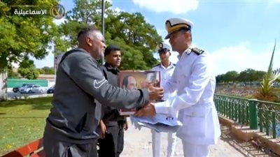 بمناسبة ذكرى انتصارات أكتوبر، مأمورو أقسام الشرطة يوزعون مساعدات عينية بالمناطق الحضارية الجديدة