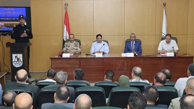 محافظ بني سويف يعقد اجتماعًا تنسيقيًا استعدادًا لتدريبات التعامل مع المواقف الطارئة ورفع جاهزية الجهات الحكومية والخدمية
