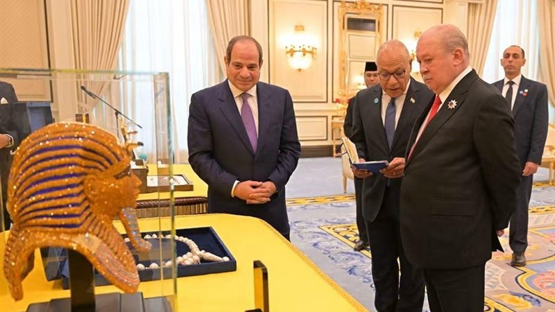 الرئيس السيسي مع رئيس وزراء ماليزيا 