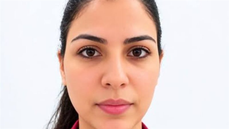  مضيفة الطيران عزة رمزي 