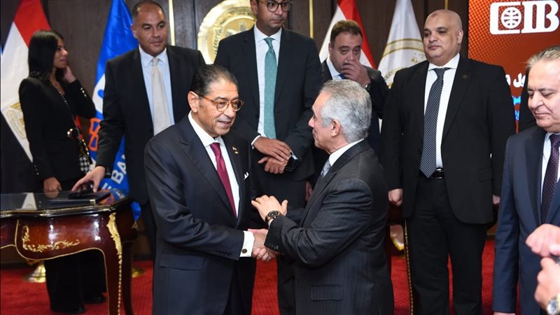وزير العدل والمصرفي